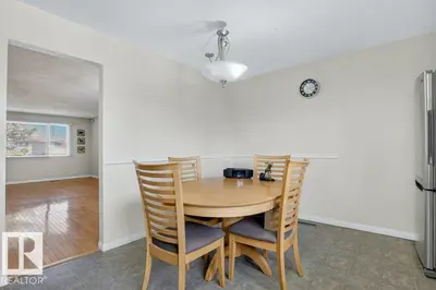 Interior photo 3 of 882 KNOTTWOOD RD S NW