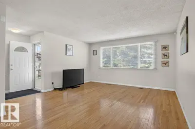 Interior photo 1 of 882 KNOTTWOOD RD S NW