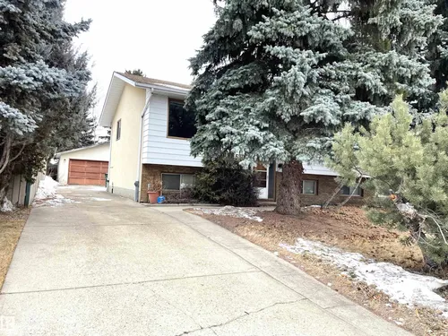 6808 11 AV NW, Edmonton - $400,000