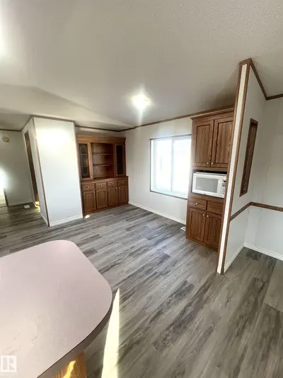 Interior photo 4 of 109 4819 51 AVE NE