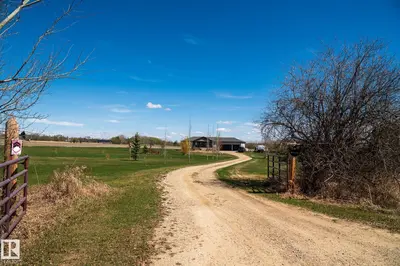 Interior photo 1 of 2208 TWP ROAD 534