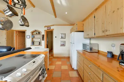 Interior photo 4 of 113 BAYVIEW DR