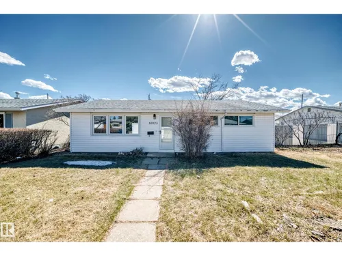 10923 136 AV NW, Edmonton - $309,900