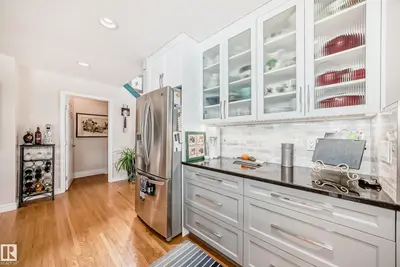 Interior photo 4 of 9405 101 ST NW NW