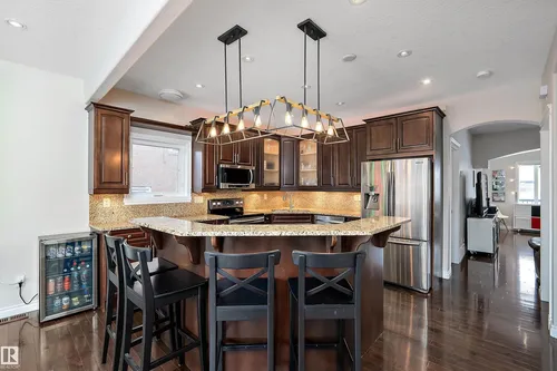 10623 75 AV NW, Edmonton - $879,900