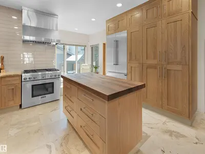Interior photo 1 of 10725 UNIVERSITY AV NW