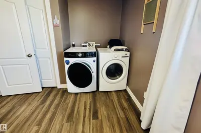 Interior photo 2 of 4318 49 AV