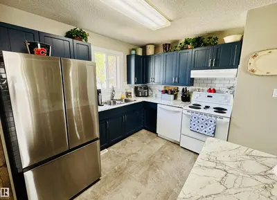 Interior photo 1 of 4318 49 AV