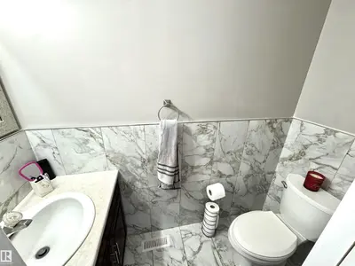 Interior photo 4 of 6734 162A AV NW