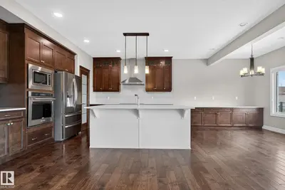 Interior photo 4 of 5928 19 AV SW