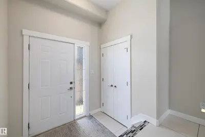 Interior photo 1 of 504 STURTZ LI