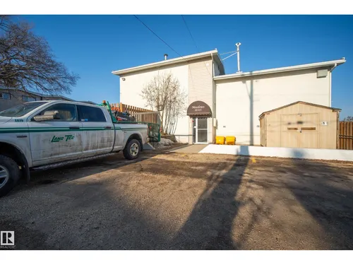 #E 16315 89 AV NW, Edmonton - $200,000