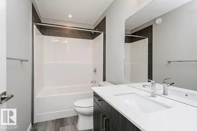 Interior photo 3 of 314 Hawthorn WY