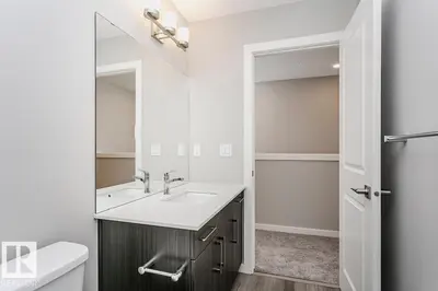 Interior photo 4 of 314 Hawthorn WY