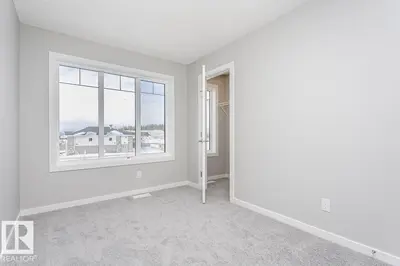 Interior photo 2 of 314 Hawthorn WY