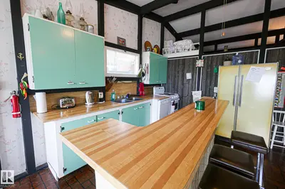 Interior photo 4 of 1013A 1 Ave Mameo Beach