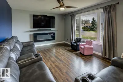 Interior photo 4 of 5606 49 ST