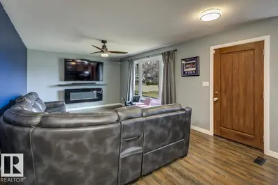 Interior photo 3 of 5606 49 ST