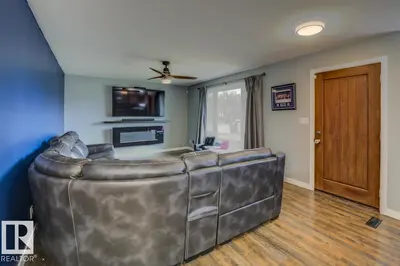 Interior photo 2 of 5606 49 ST