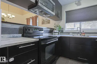 Interior photo 4 of 600 LAKEWOOD RD N NW
