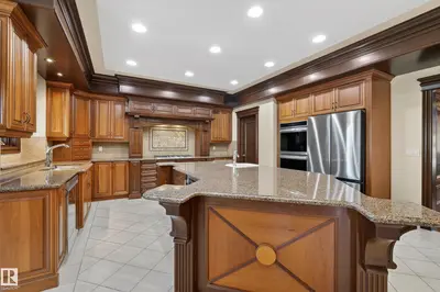 Interior photo 3 of 322 CALDWELL CL NW