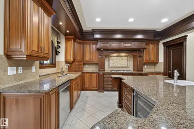 Interior photo 4 of 322 CALDWELL CL NW