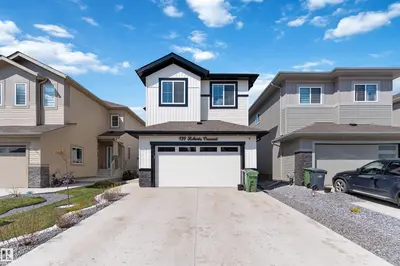 Interior photo 1 of 439 Roberts Cres