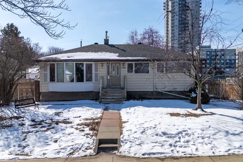 8309 93 AV NW, Edmonton - $459,900