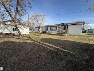 Interior photo 4 of 4911 49 street