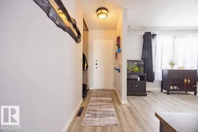 Interior photo 1 of 44 IVY CR