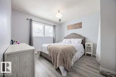 Interior photo 4 of 44 IVY CR