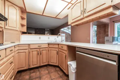 Interior photo 3 of 6 WOODFIELD PL