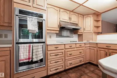 Interior photo 2 of 6 WOODFIELD PL