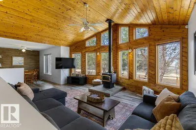 Interior photo 4 of 1651 LAKEVIEW LN
