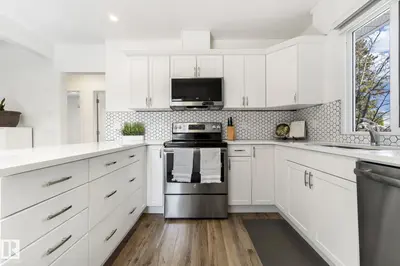 Interior photo 4 of 11348 111 AV NW