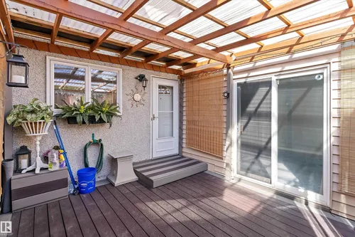 6734 36A AV NW, Edmonton - $280,000