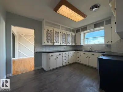 Interior photo 2 of 5003 46 AV