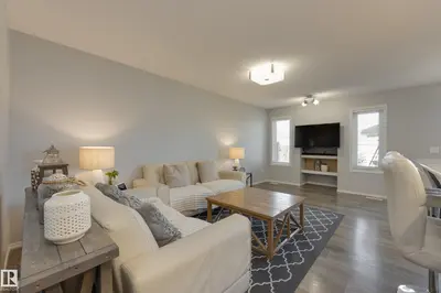Interior photo 1 of 927 EBBERS CR NW