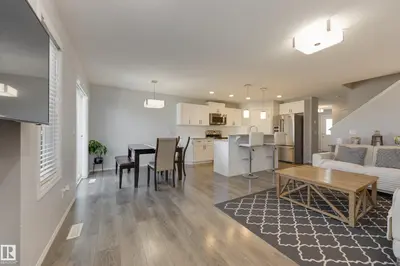 Interior photo 2 of 927 EBBERS CR NW