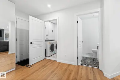 Interior photo 4 of 362 BLACKBURN DR E SW