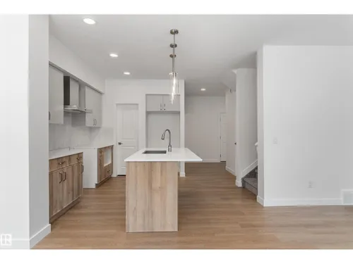 919 19 AV NW, Edmonton - $510,600