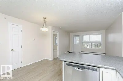 Interior photo 4 of 