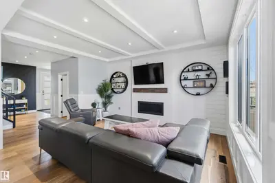 Interior photo 2 of 416 Meadowview DR