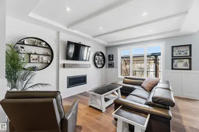 Interior photo 3 of 416 Meadowview DR