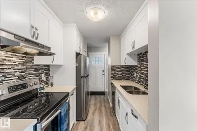Interior photo 2 of 35 MCLEOD PL NW