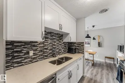 Interior photo 3 of 35 MCLEOD PL NW