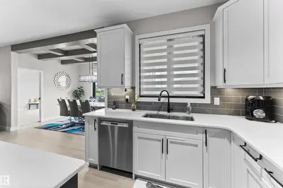 Interior photo 3 of 6813 KNOX LO SW