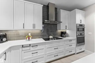 Interior photo 4 of 6813 KNOX LO SW