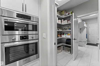 Interior photo 2 of 6813 KNOX LO SW