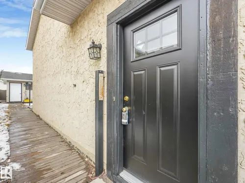 4105 41 AV NW, Edmonton - $320,000
